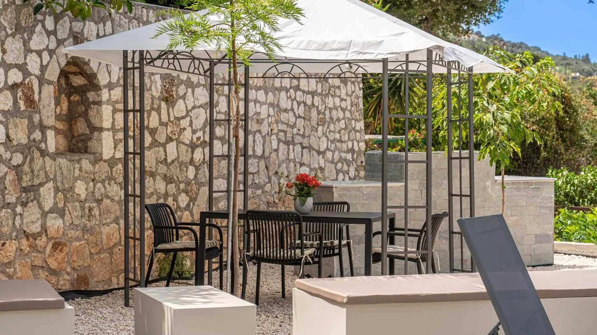 Legantes Luxury Apartments Makriotika