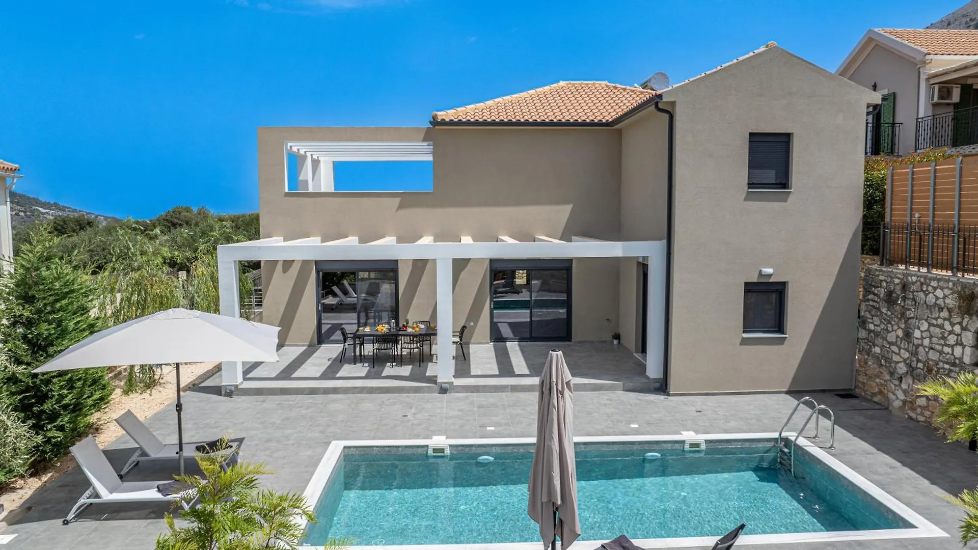 Legantes Luxury Apartments Makriotika