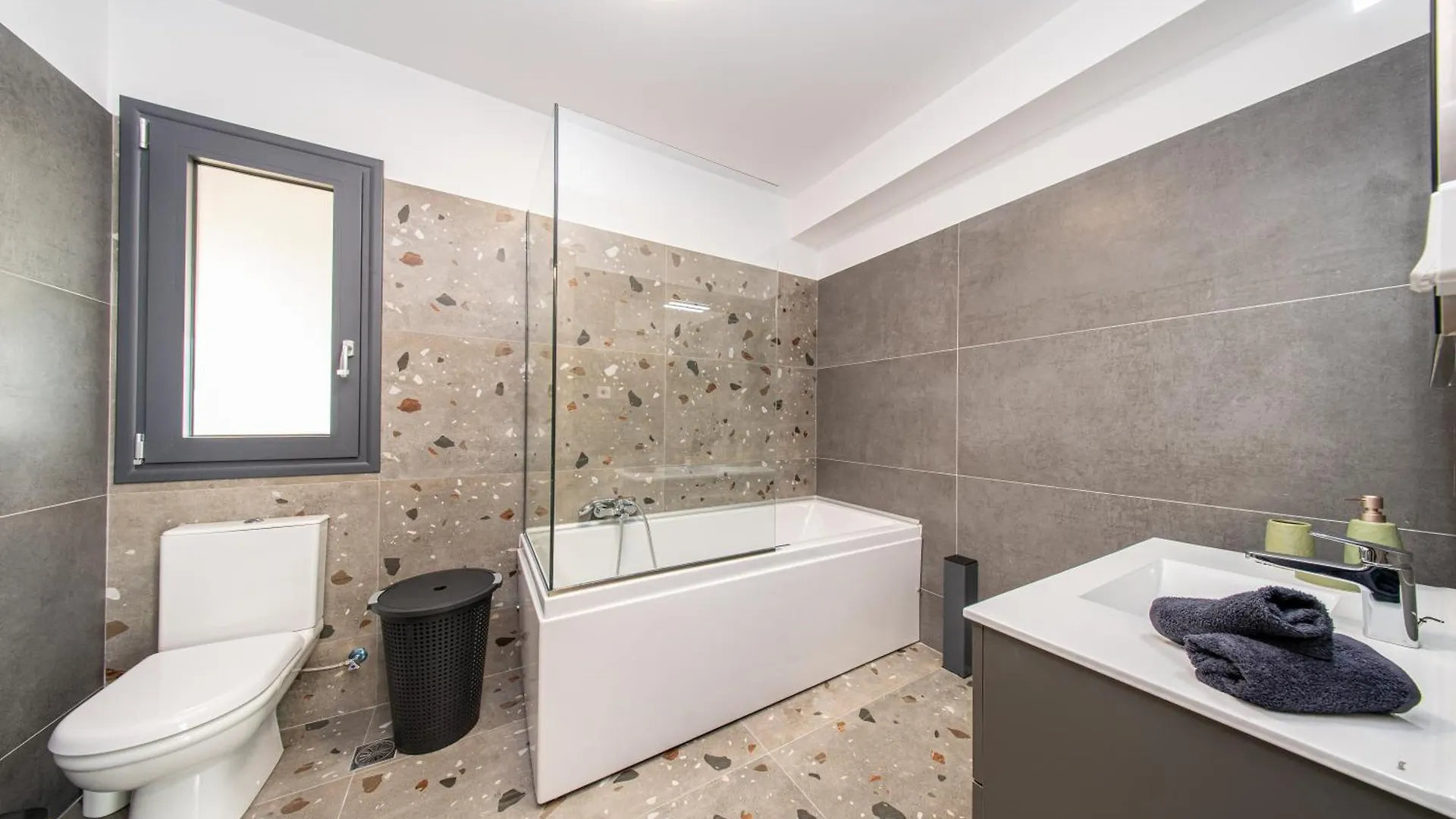 Legantes Luxury Apartments Makriotika Greece