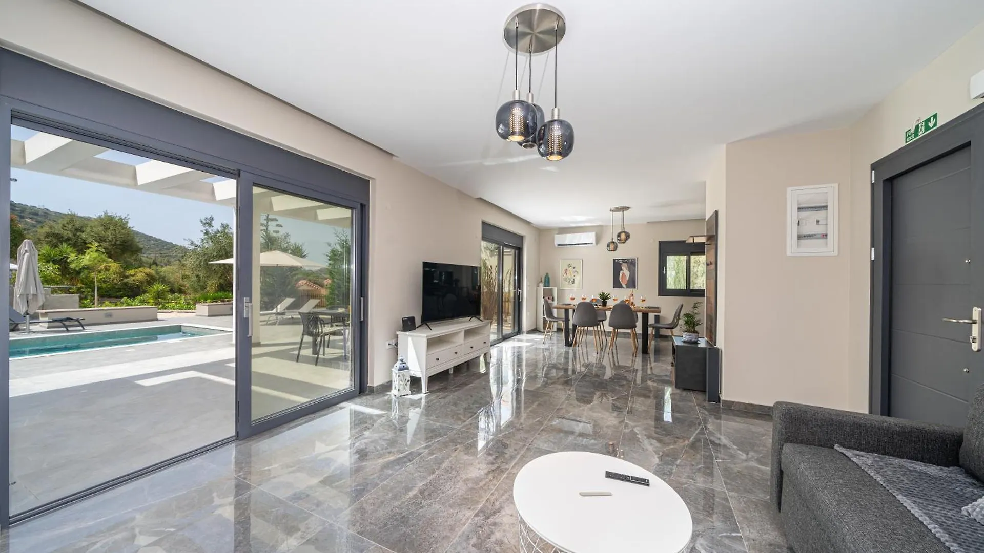 Legantes Luxury Apartments Makriotika