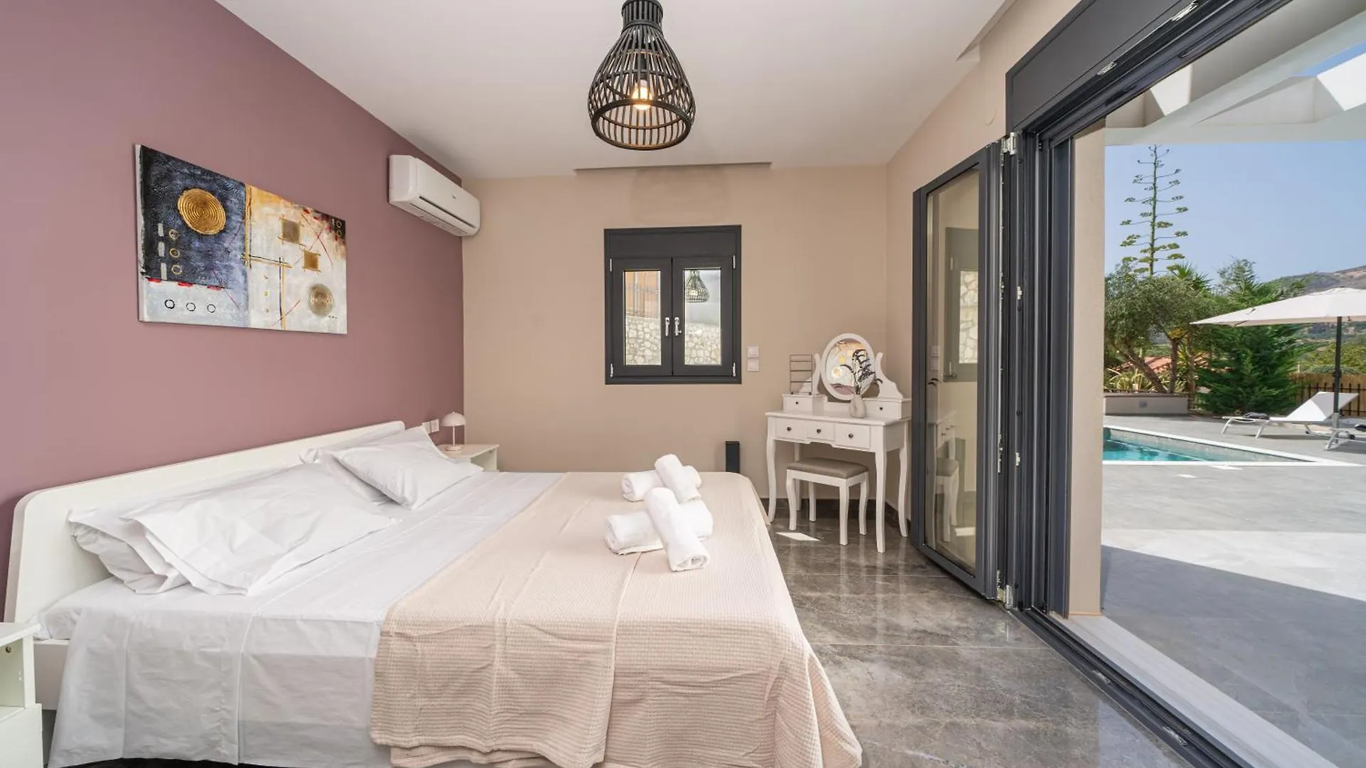 Legantes Luxury Apartments Makriotika