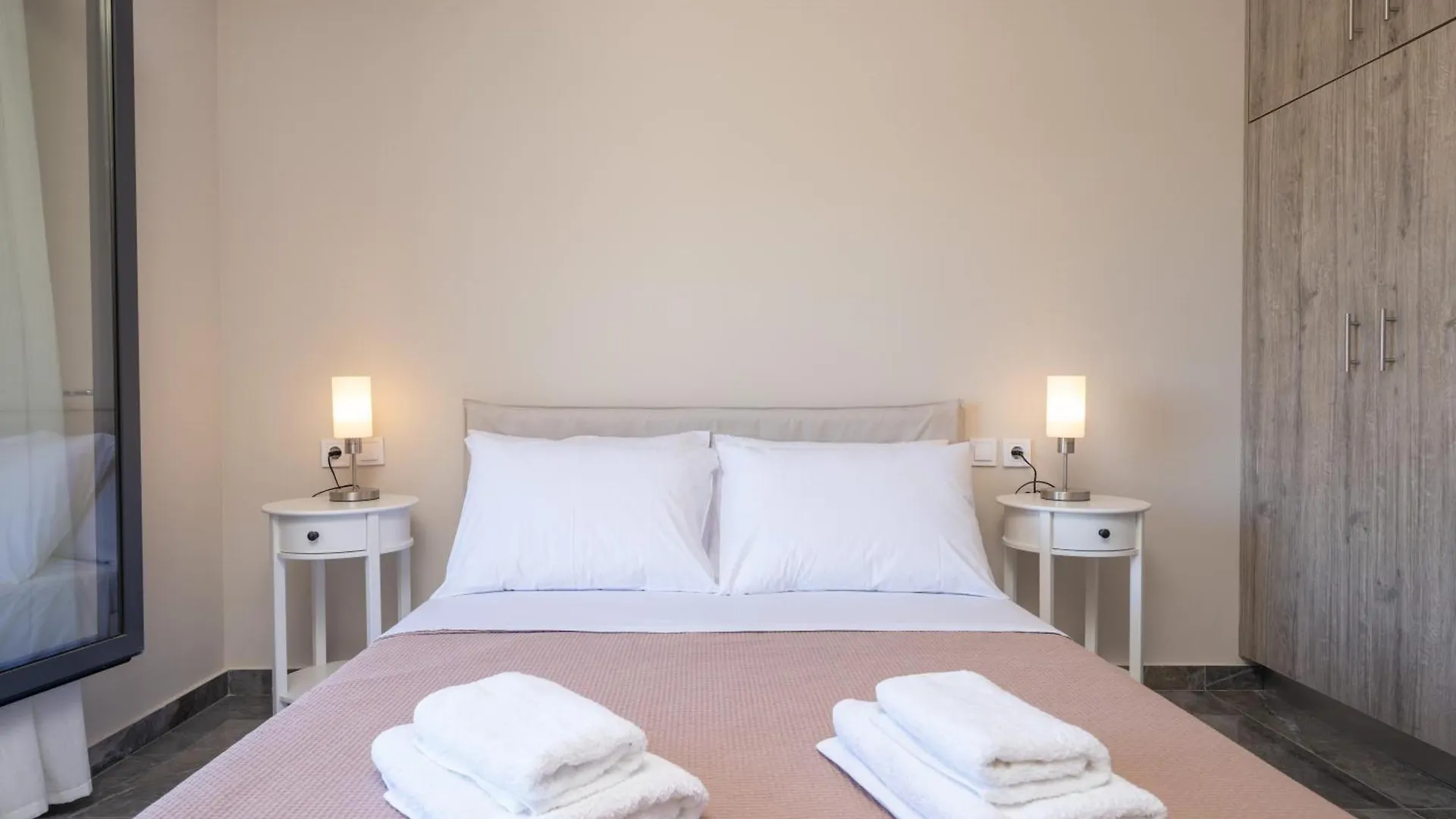 Legantes Luxury Apartments Makriotika