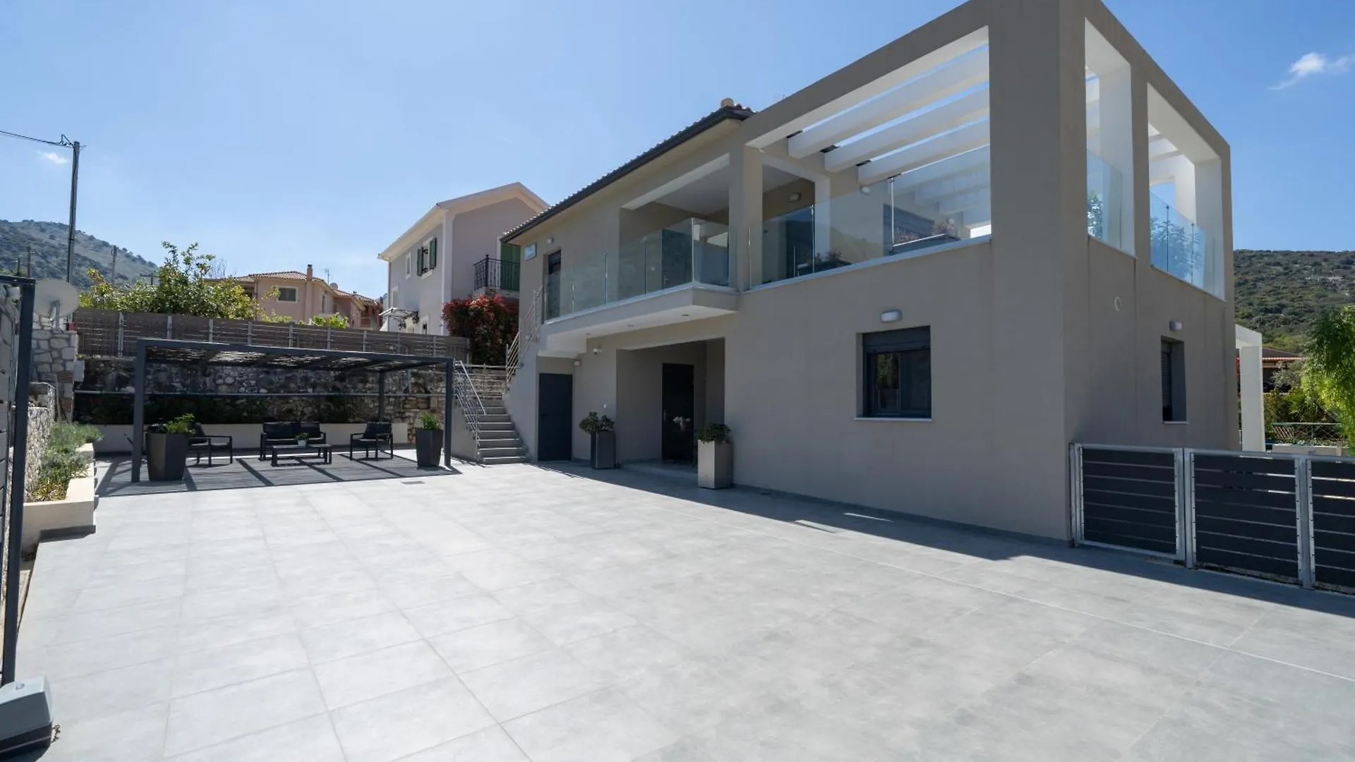 Legantes Luxury Apartments Makriotika