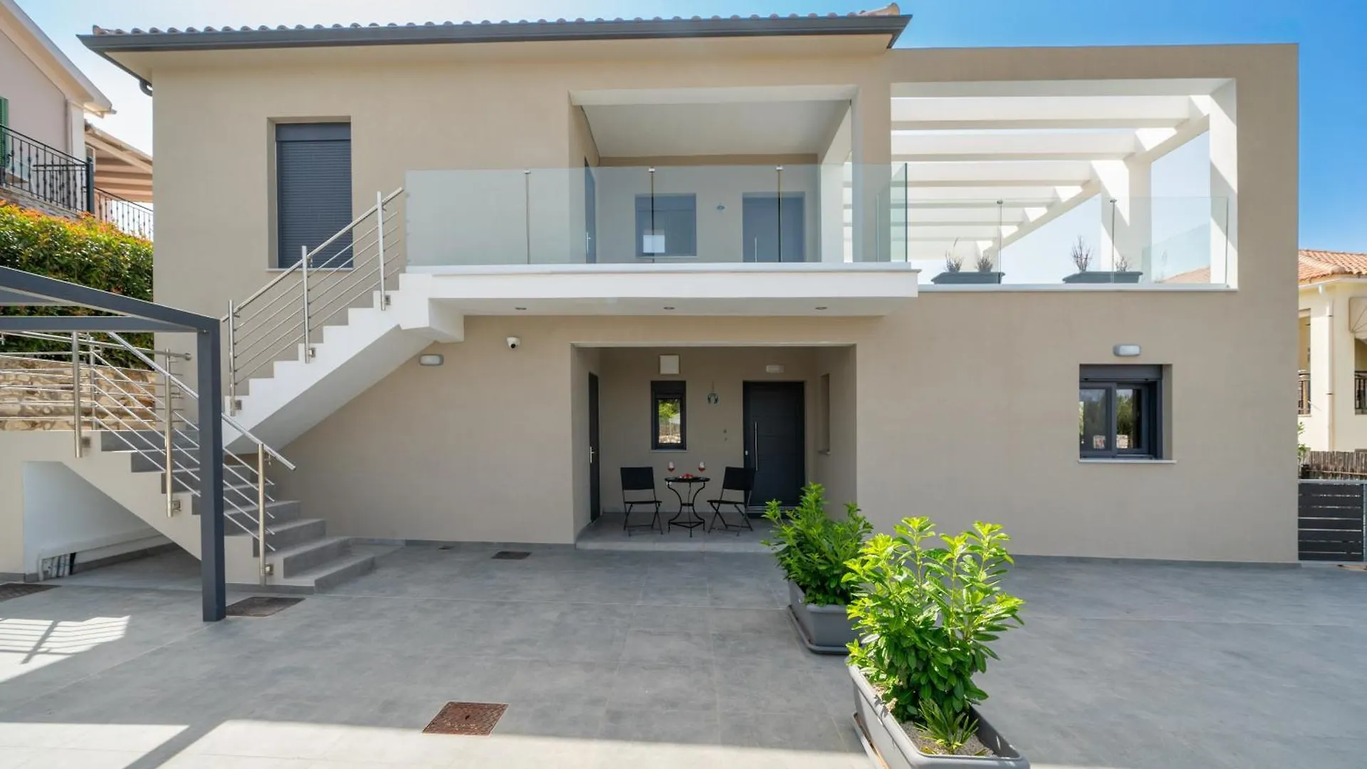 Legantes Luxury Apartments Makriotika