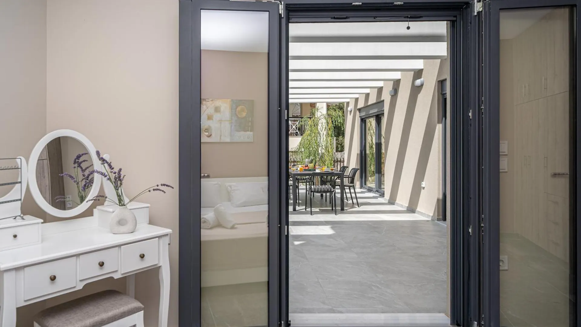 Legantes Luxury Apartments Makriotika