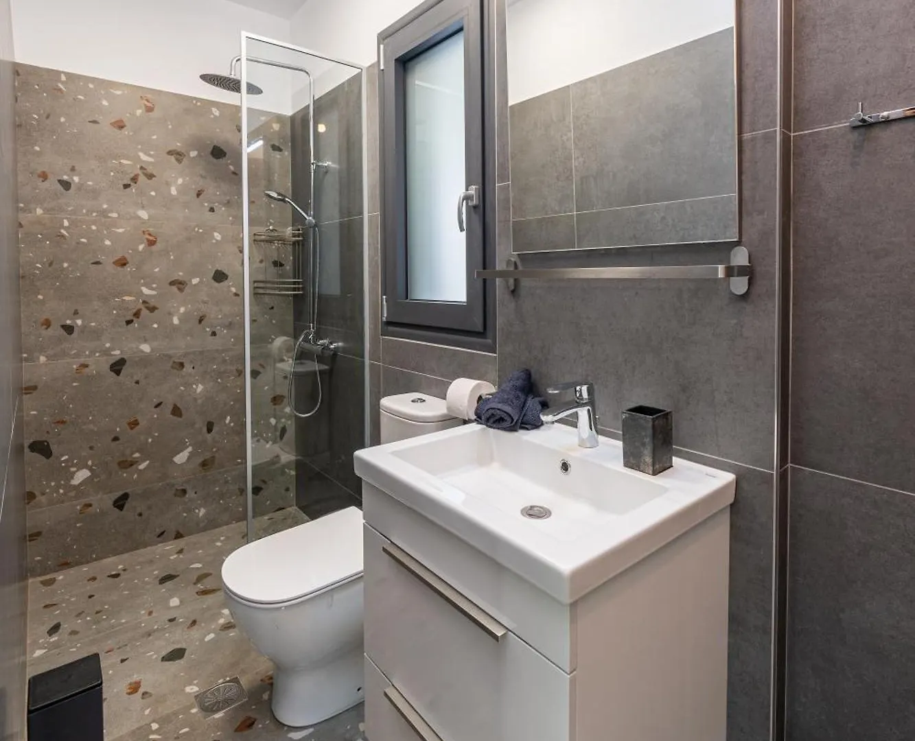 Legantes Luxury Apartments Makriotika