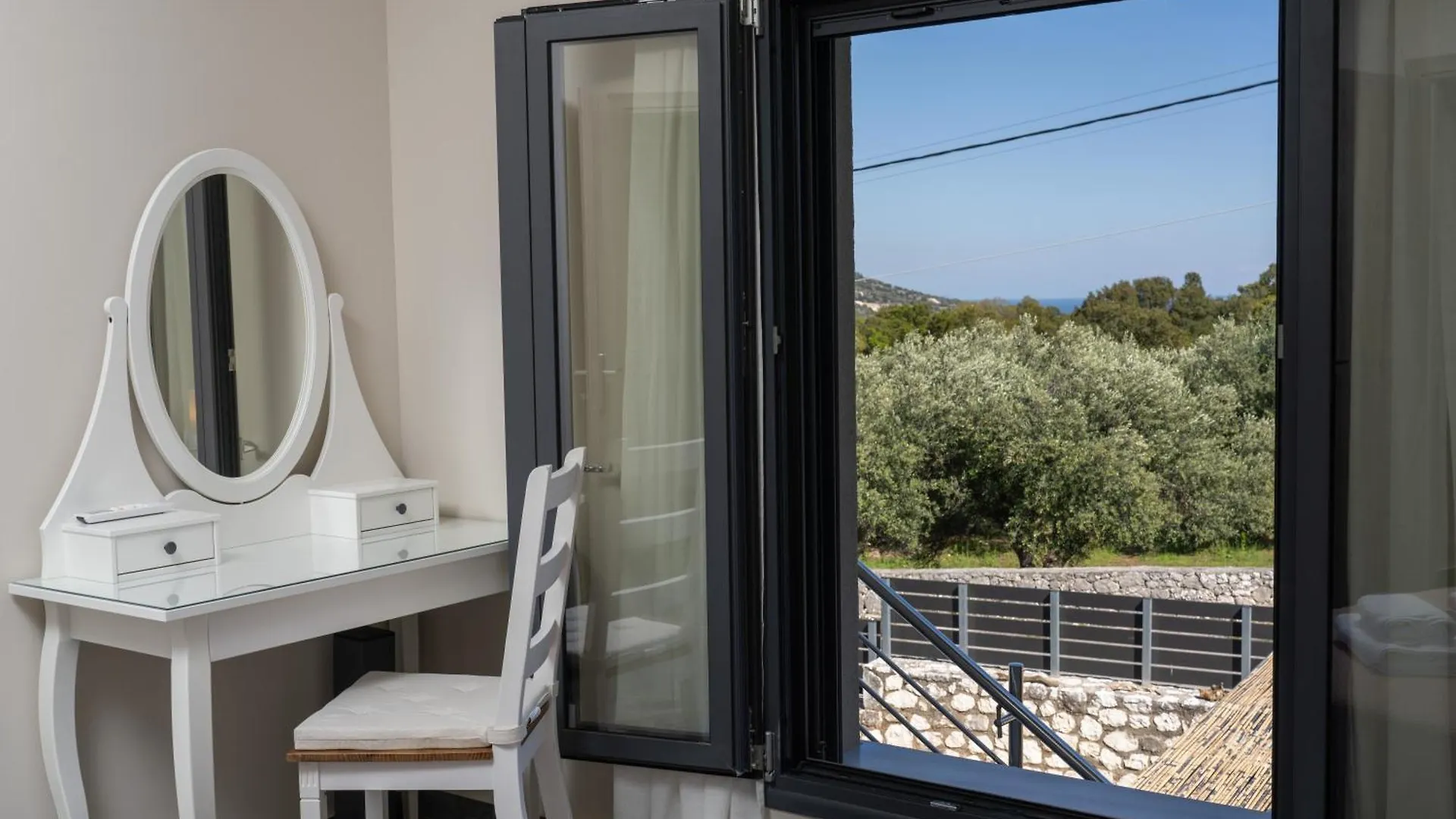 Legantes Luxury Apartments Makriotika Greece