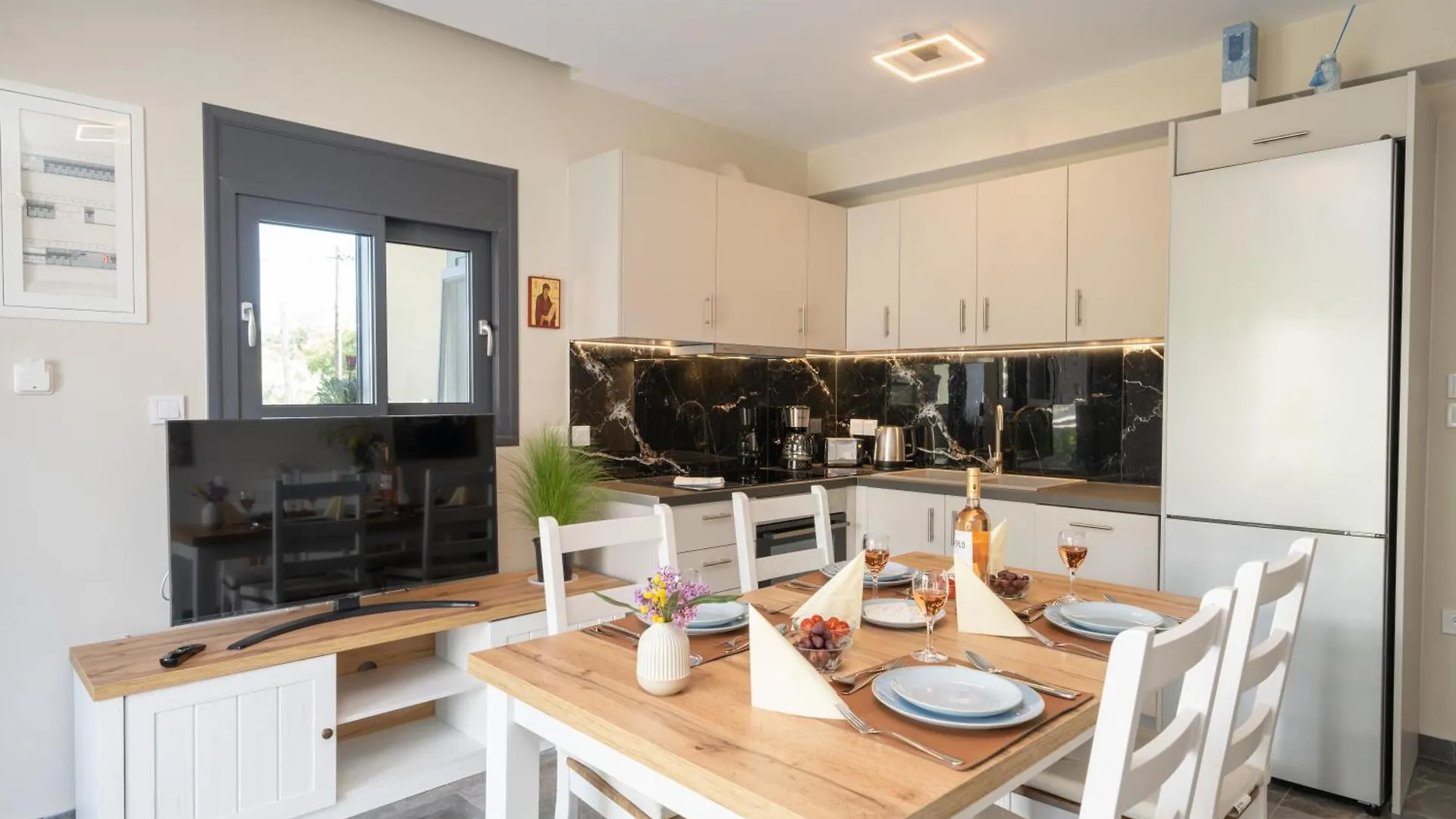 Legantes Luxury Apartments Makriotika