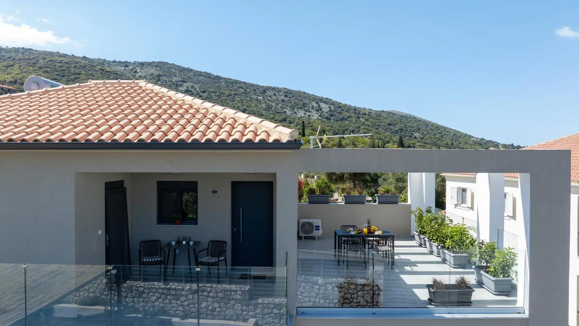 Legantes Luxury Apartments Makriotika