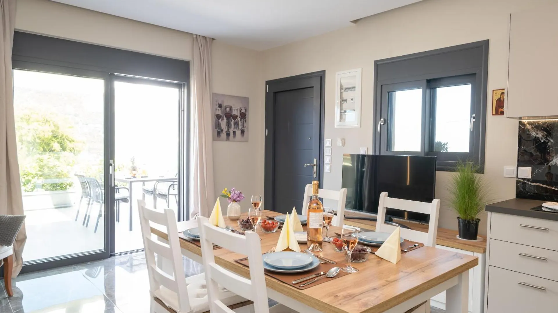 Legantes Luxury Apartments Makriotika