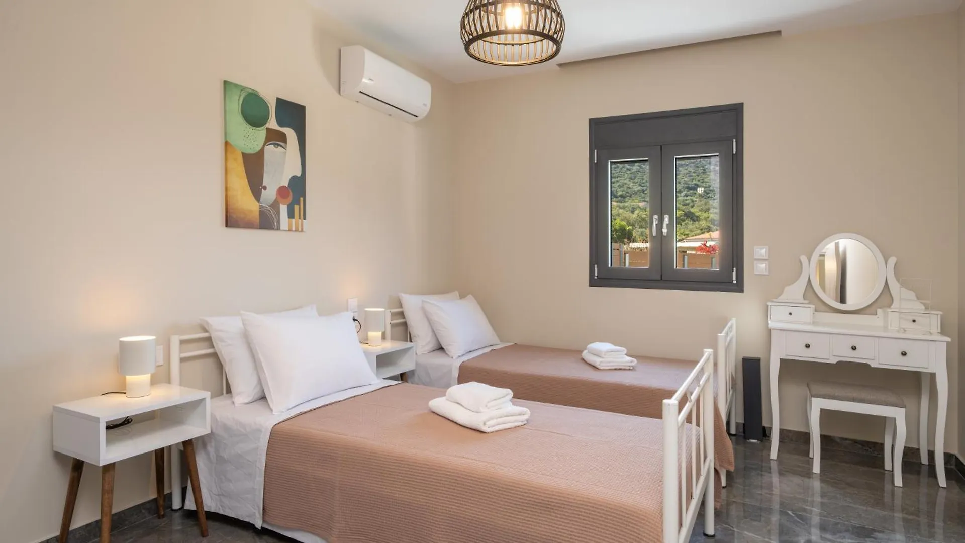 Legantes Luxury Apartments Makriotika